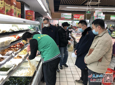 西湖區南浦街道綜合執法隊開展食品安全抽檢行動，聚焦散裝及預包裝食品銷售環節